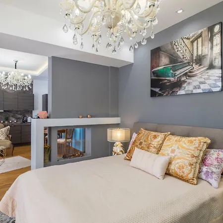 Parliament - Center Luxury Apartment *